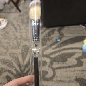 it Cosmetics Powder/Blush Makeup Brush - Cream & Black